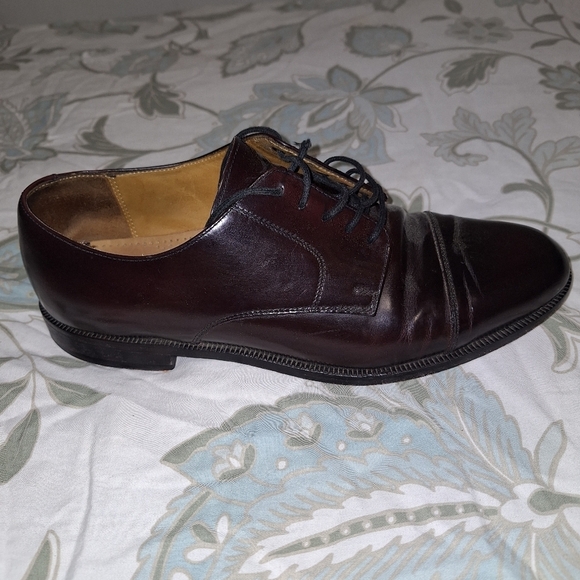 A pair of Cole Haans men's leather Oxfords in a size 9D. They're pre-loved - Picture 6 of 11